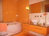 Оранжевая ванная комната: советы дизайнеров